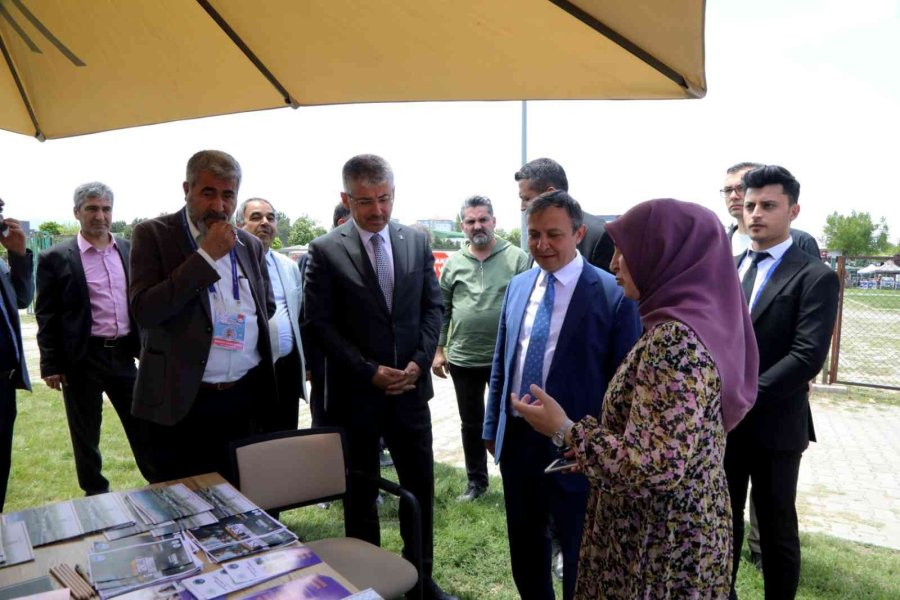 ’sırdaşın Olayım’ Projesi Üniversitelilerle Buluştu