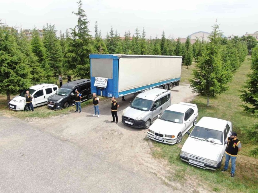 Araçları Çenç Yaparak Vatandaşı 1 Milyon Tl Zarara Uğratmışlar