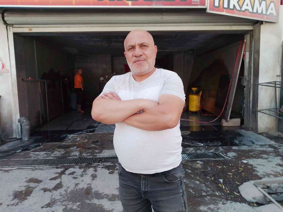 Suriye’den Gelen Toz Fırtınası Oto Yıkamacıları Sevindirdi