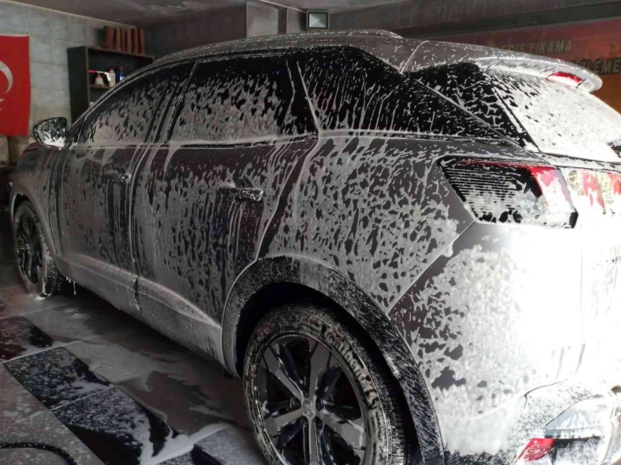 Suriye’den Gelen Toz Fırtınası Oto Yıkamacıları Sevindirdi