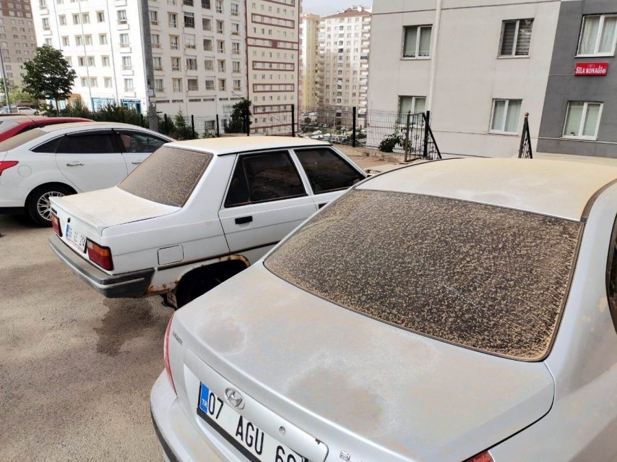 Suriye’den Gelen Toz Fırtınası Oto Yıkamacıları Sevindirdi