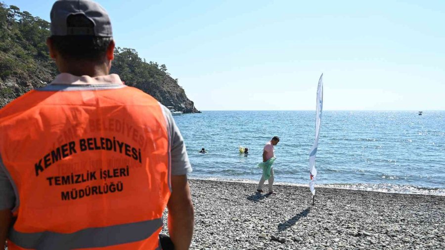 Denizin Dibinden Pet Şişeler, Otomobil Lastiği, İzmarit, Poşet Çıktı