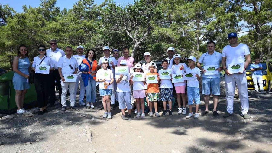 Denizin Dibinden Pet Şişeler, Otomobil Lastiği, İzmarit, Poşet Çıktı