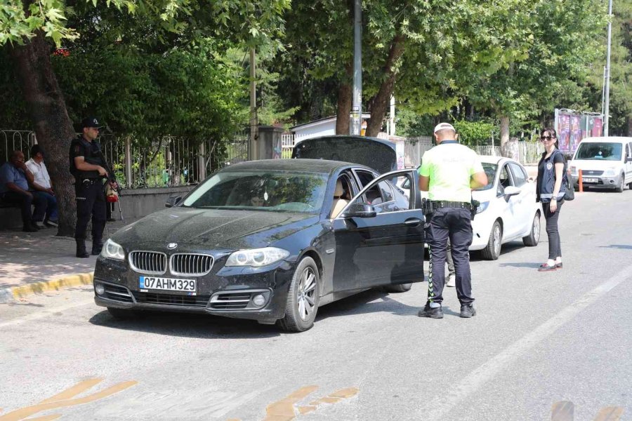 Antalya’da 682 Personelin Katılımı İle Yapılan ‘huzur’ Uygulamasında 12 Kişi Yakalandı