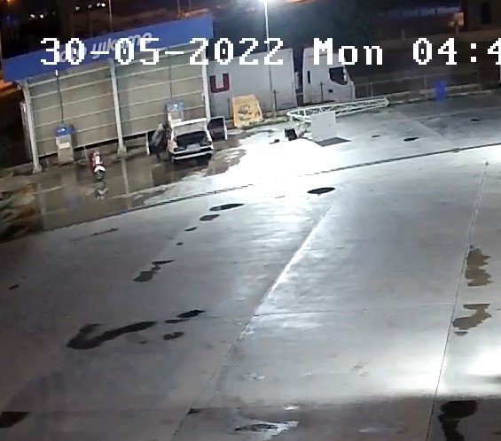 Sahibinin İçinde Uyuduğu Araçtan Cep Telefonunu Çalıp Rahat Tavırlarıyla Pes Dedirtti