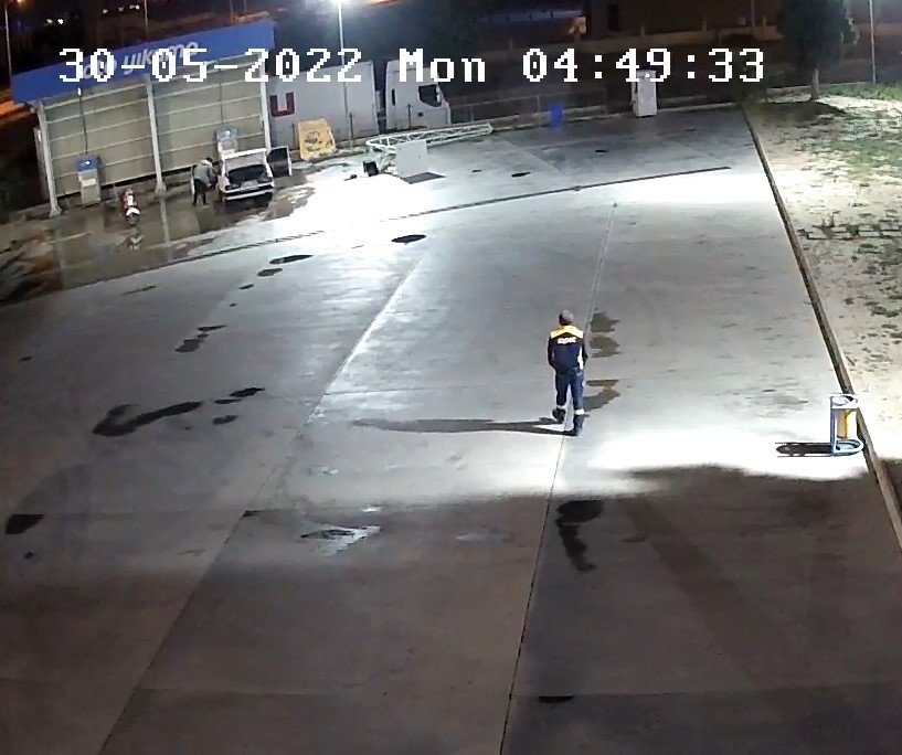 Sahibinin İçinde Uyuduğu Araçtan Cep Telefonunu Çalıp Rahat Tavırlarıyla Pes Dedirtti