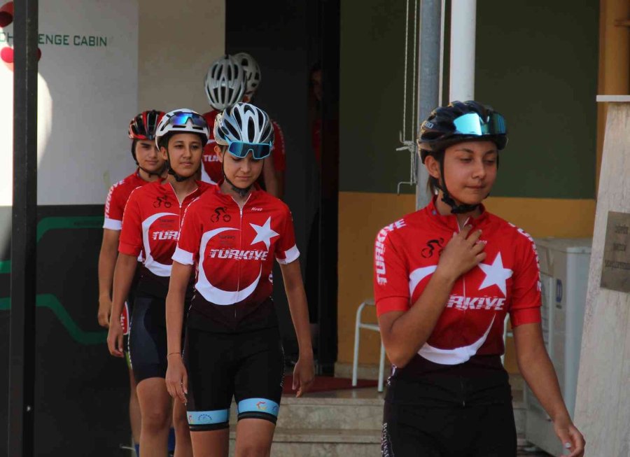 Yıldız Kızlar Bisiklet Milli Takımı, Antalya’da Hazırlıklarını Sürdürüyor