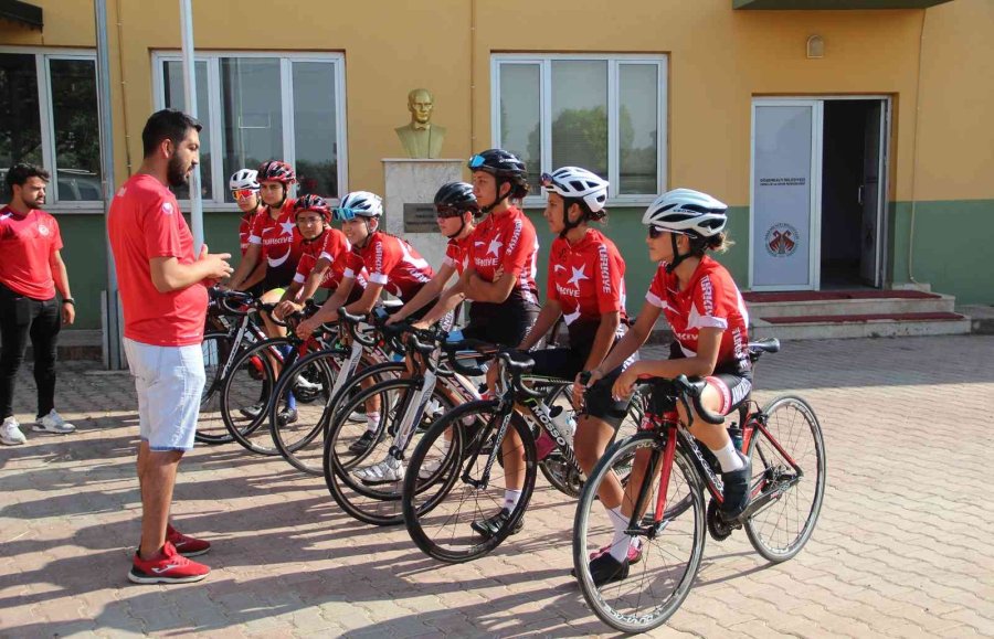 Yıldız Kızlar Bisiklet Milli Takımı, Antalya’da Hazırlıklarını Sürdürüyor