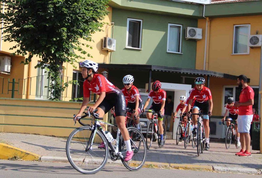 Yıldız Kızlar Bisiklet Milli Takımı, Antalya’da Hazırlıklarını Sürdürüyor