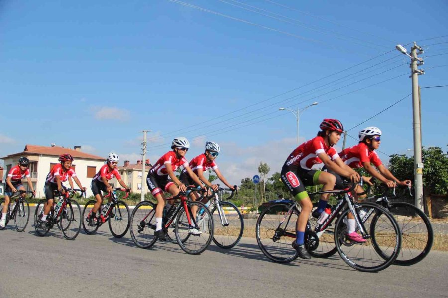 Yıldız Kızlar Bisiklet Milli Takımı, Antalya’da Hazırlıklarını Sürdürüyor