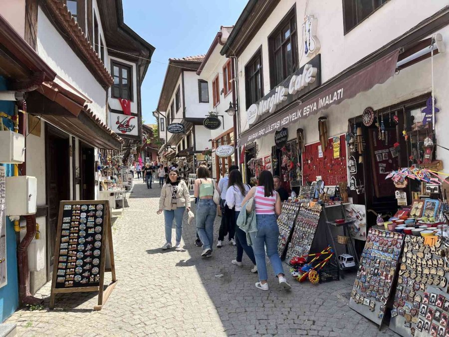 Tarihi Odunpazarı Bölgesinde Hafta Sonu Yoğunluğu
