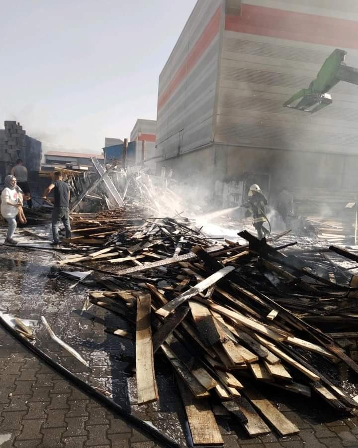 Kereste Fabrikasında Yangın