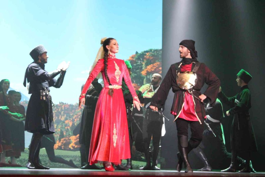 Eskişehirli Sanatseverler "bir Kafkasya Hikayesi Başlangıç” Gösterisinde Buluştu