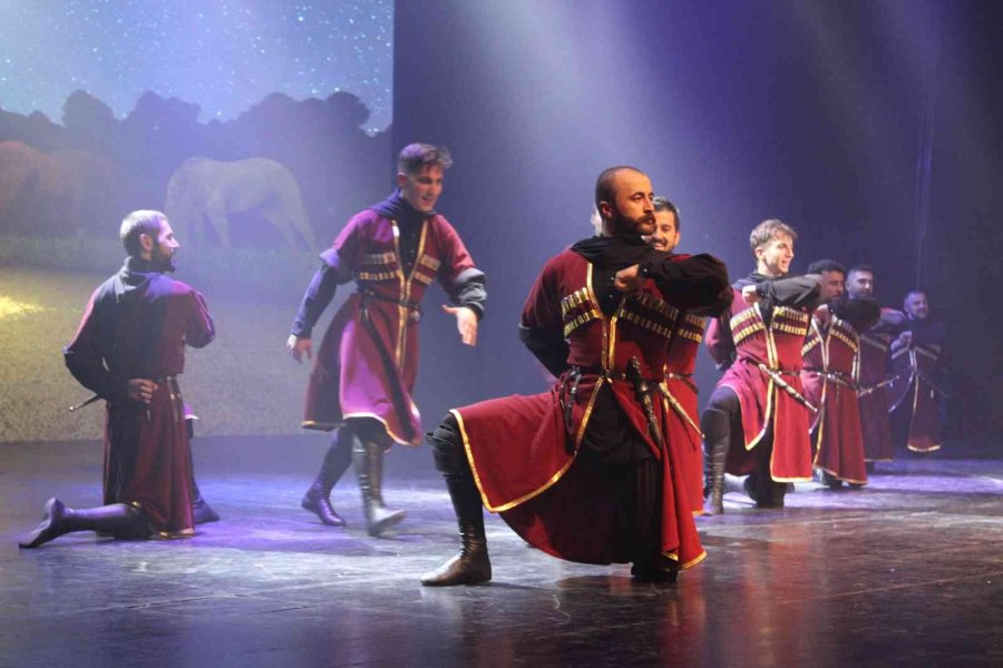 Eskişehirli Sanatseverler "bir Kafkasya Hikayesi Başlangıç” Gösterisinde Buluştu