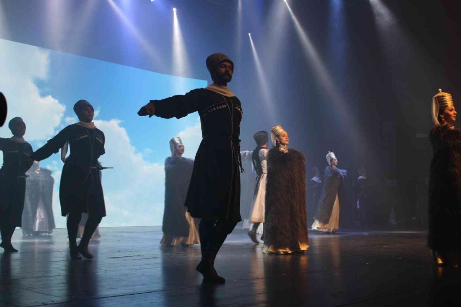 Eskişehirli Sanatseverler "bir Kafkasya Hikayesi Başlangıç” Gösterisinde Buluştu