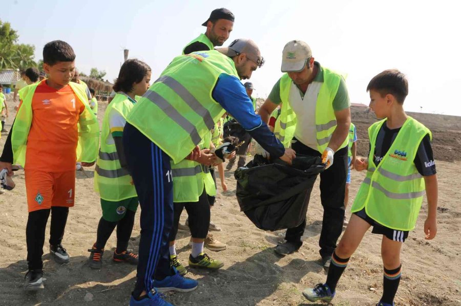 Doğa Müfettişleri ’dünya Çevre Günü’nde, Sahil Ve Parkı Temizledi