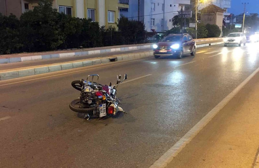 Motosikletten Düşen Sürücü Yaralandı