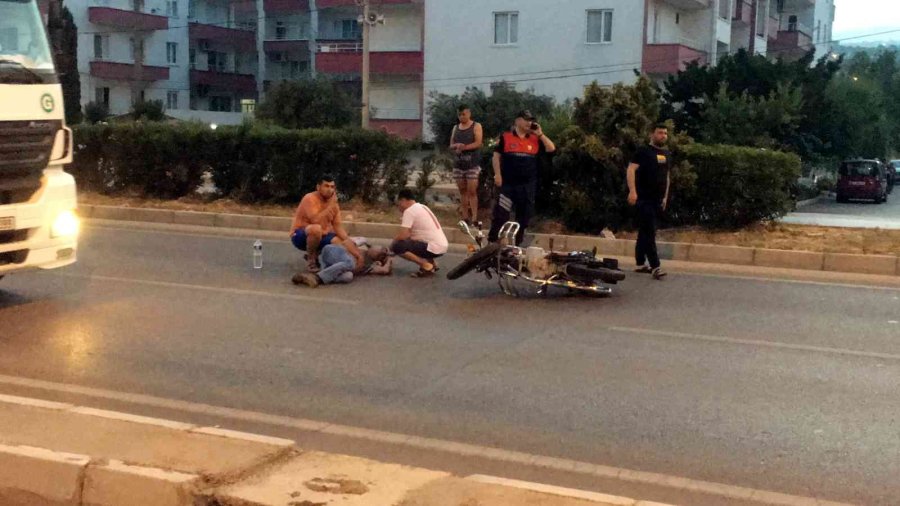 Motosikletten Düşen Sürücü Yaralandı