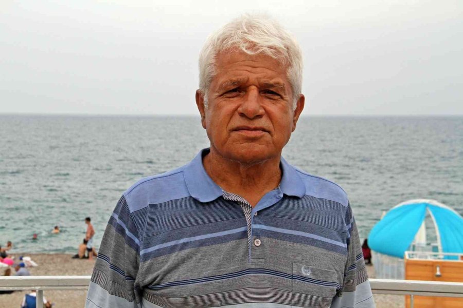 Prof. Dr. Gökoğlu’ndan Sahile Kadar Gelen Deniz Tavşanlarıyla İlgili Açıklama