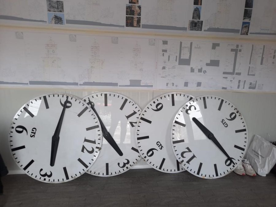 Tarihi Saat Kulesinin Restorasyonunda Orijinal Saatinin Yerinde Başka Saat Tespit Edildi