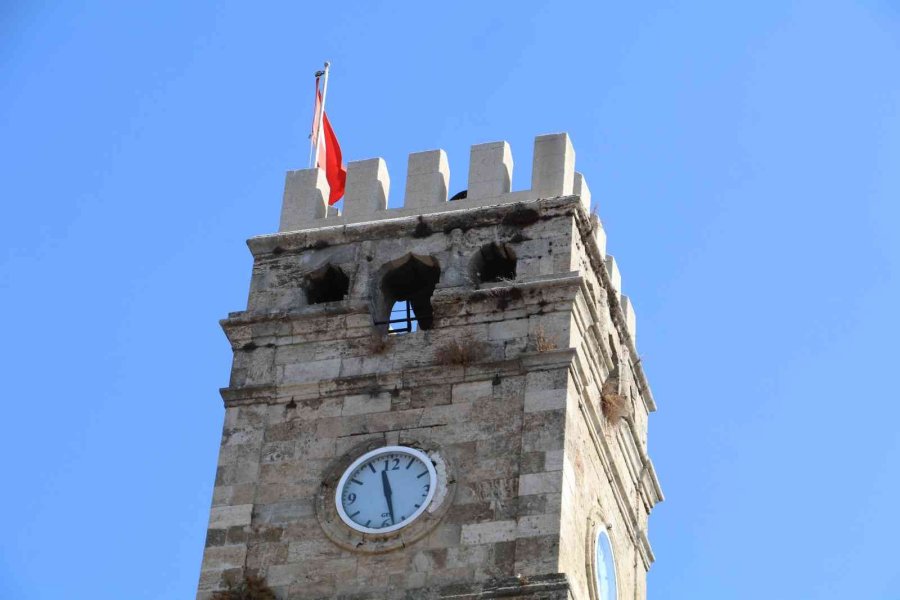 Tarihi Saat Kulesinin Restorasyonunda Orijinal Saatinin Yerinde Başka Saat Tespit Edildi