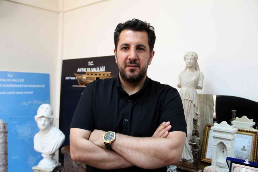 Tarihi Saat Kulesinin Restorasyonunda Orijinal Saatinin Yerinde Başka Saat Tespit Edildi