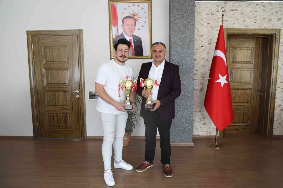 Develili Kuaför Faruk Kafkas, Dünya Şampiyonu Oldu