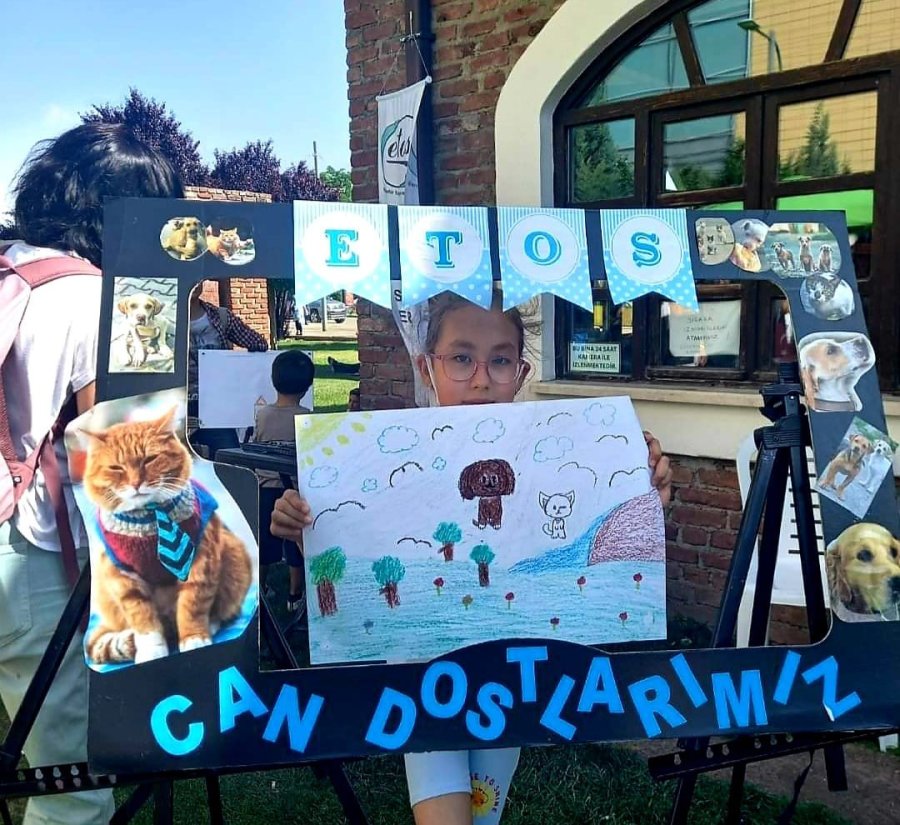 Çocuklar Hayvan Resimleri Çizerek Yarıştı