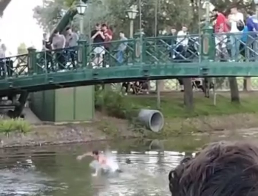 Alkış Eşliğinde Çocukların Tehlikeli Oyunu