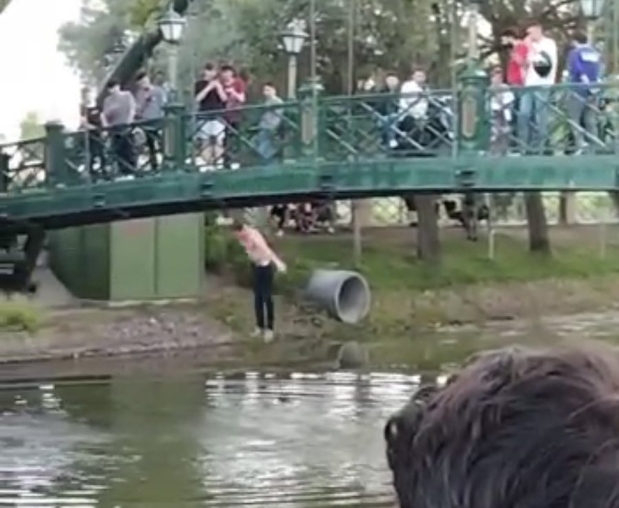 Alkış Eşliğinde Çocukların Tehlikeli Oyunu