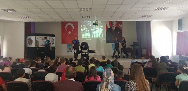 Polis Ekipleri 3 Bin 524 Öğrenciye Eğitim Verdi