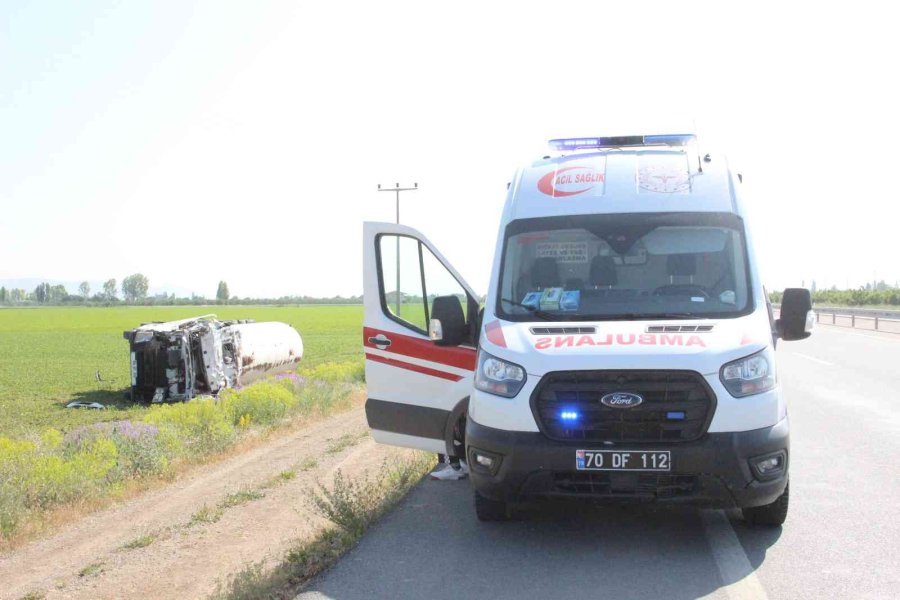 Karaman’da Devrilen Lpg Yüklü Tankerin Sürücüsü Hayatını Kaybetti