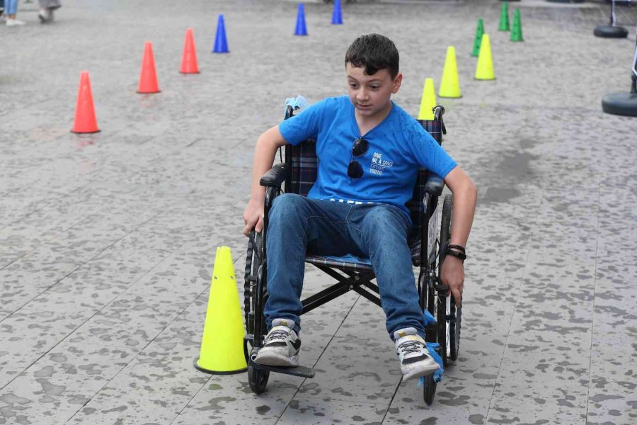 Büyükşehir Tarihi Kalede Empati Parkuru Kurdu, Gençlerin Sırdaşı Oldu