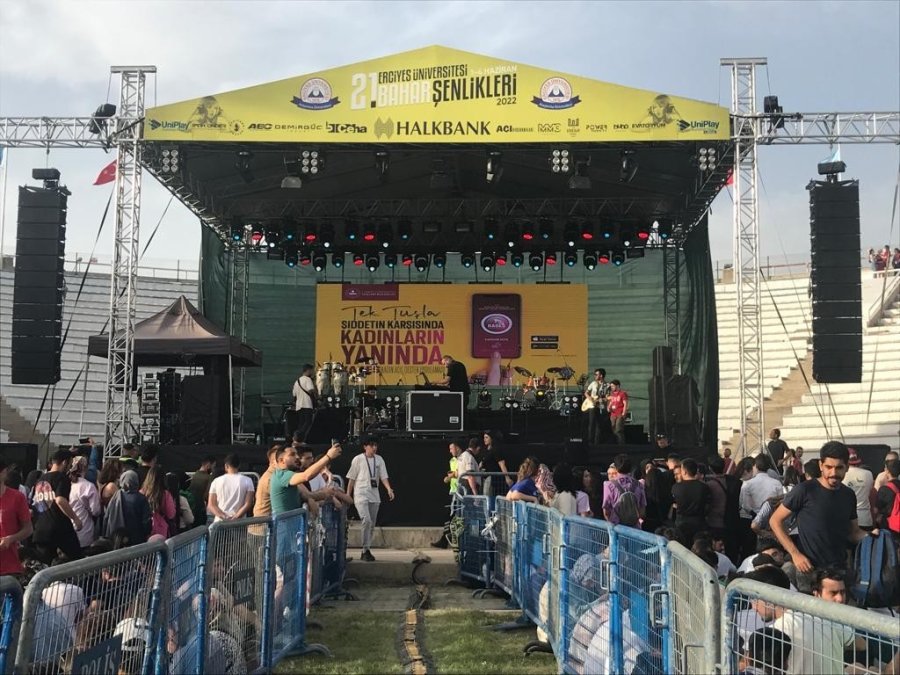 Kades Gençlere Tanıtıldı