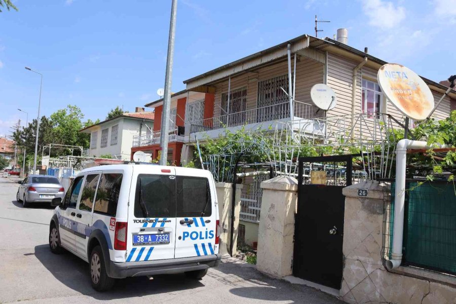 Yaşlı Kadın Yalnız Yaşadığı Evinde Ölü Bulundu