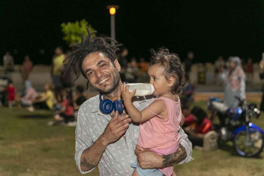 Mersin’de Yaz Akşamlarının Keyfi Akustik Konserlerde Çıkıyor