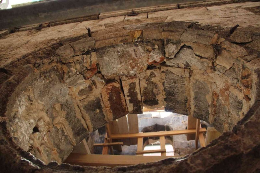 Tarihi Saat Kulesinin Restorasyonunda Orijinal Saatinin Yerinde Başka Saat Tespit Edildi