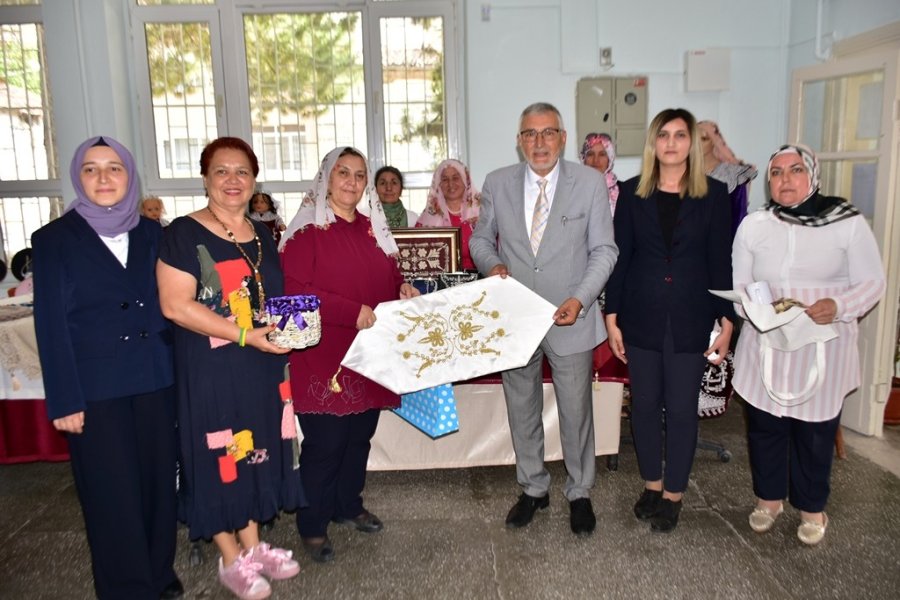 İnönü Halk Eğitim Merkezi El Emeği Ürünler Sergisi Açtı