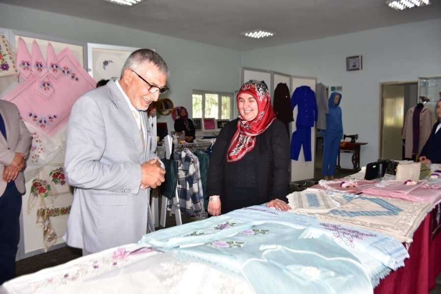 İnönü Halk Eğitim Merkezi El Emeği Ürünler Sergisi Açtı