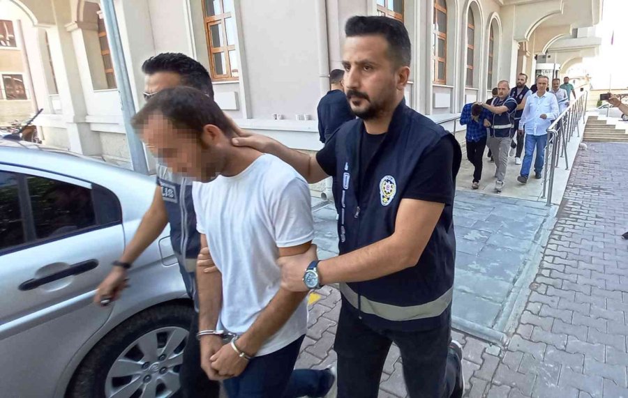 10 Gün Çalıştığı İş Yerinde İçinde 2 Milyonluk Para Ve Ziynet Eşyası Olan Kasayı Çaldı