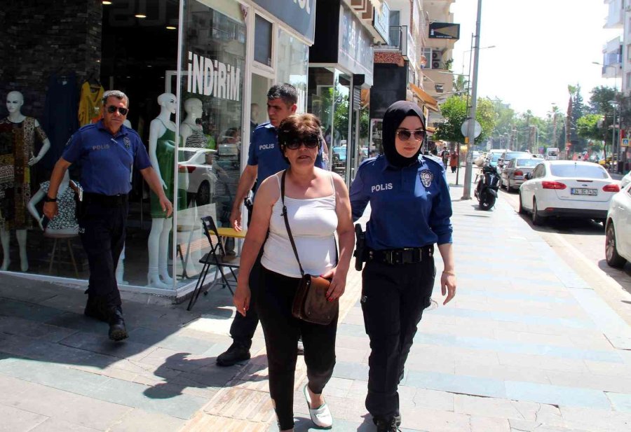 Bir Gün Önce Eşyaları Aşağı Attığı Balkondan Sabah Düşerek Öldü