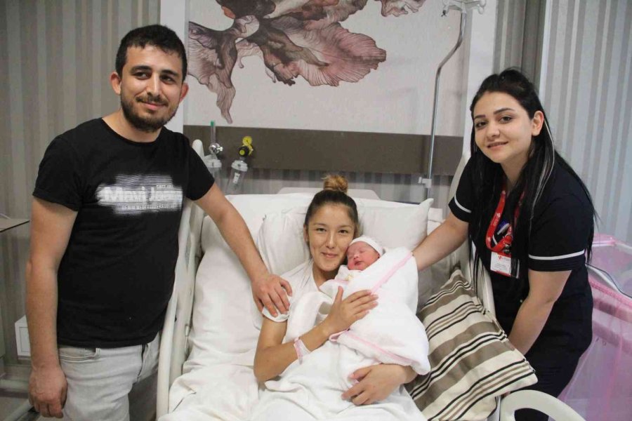 Antalya’da Takside Doğum Kamerada