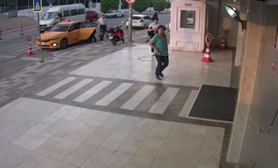 Antalya’da Takside Doğum Kamerada