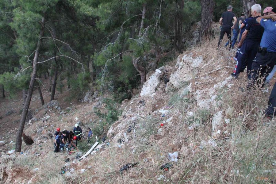 Antalya’da Kayalık Alana Düşen Şahsı Kurtarma Seferberliği