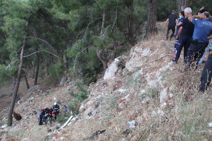 Antalya’da Kayalık Alana Düşen Şahsı Kurtarma Seferberliği