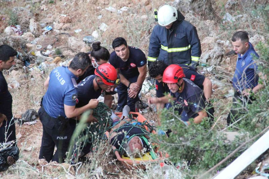 Antalya’da Kayalık Alana Düşen Şahsı Kurtarma Seferberliği