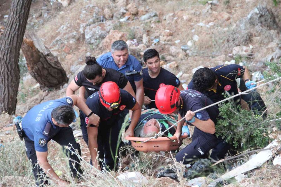 Antalya’da Kayalık Alana Düşen Şahsı Kurtarma Seferberliği