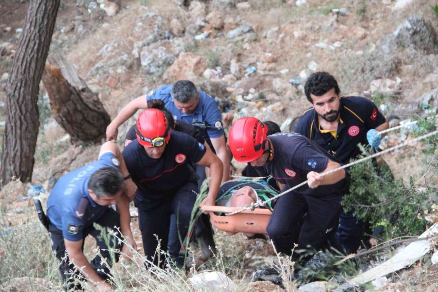 Antalya’da Kayalık Alana Düşen Şahsı Kurtarma Seferberliği