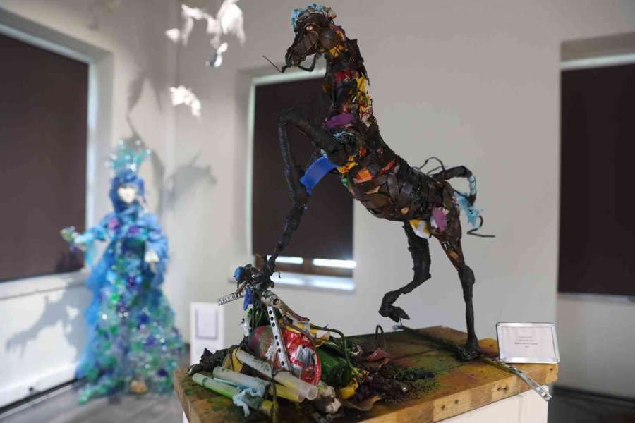 Hurdaya Çıkmış Atıklar Sanata Dönüştü