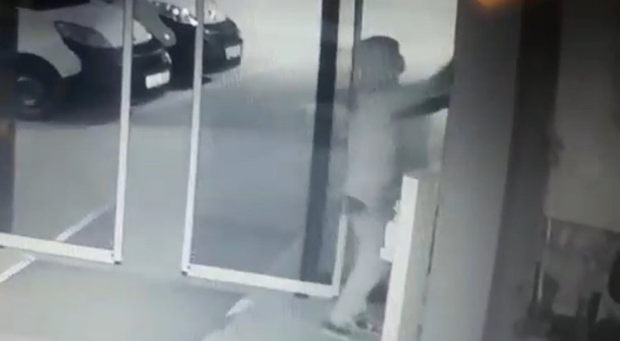 10 Gün Çalıştığı İş Yerinde İçinde 2 Milyonluk Para Ve Ziynet Eşyası Olan Kasayı Çaldı